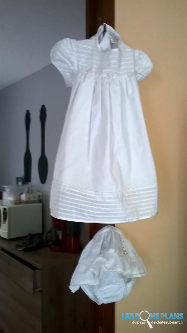 robe blanche de baptème avec sa culotte 