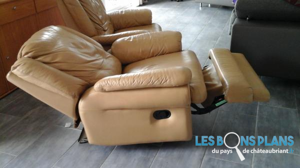 2 fauteuils en cuir marron clair