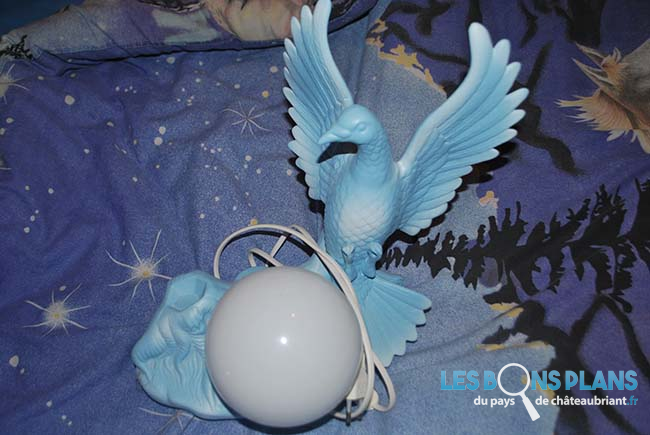 lampe avec colombe bleue
