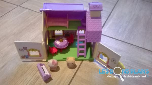 Maison miniature Hello Kitty avec figurines