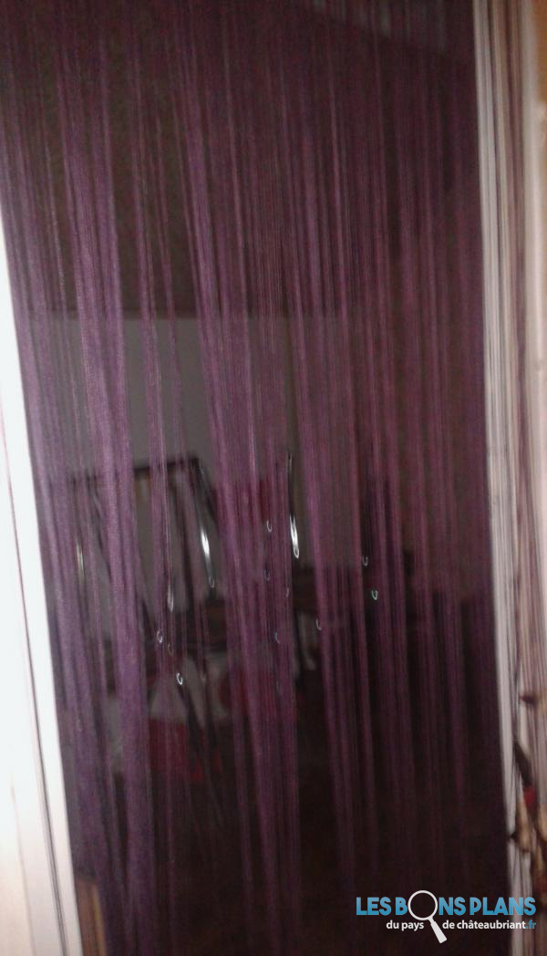 rideau fil violet et rideau voilage orangé