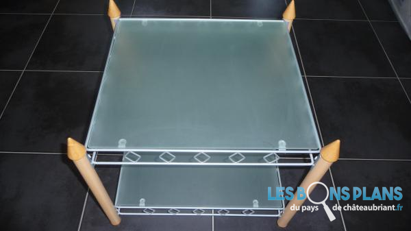 Vends table décorative carrée en verre