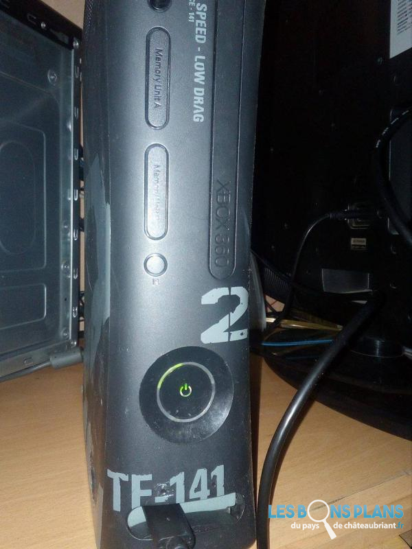 Vend Xbox 360 avec 2 manettes + Casque +jeux CD & DISQUE DUR