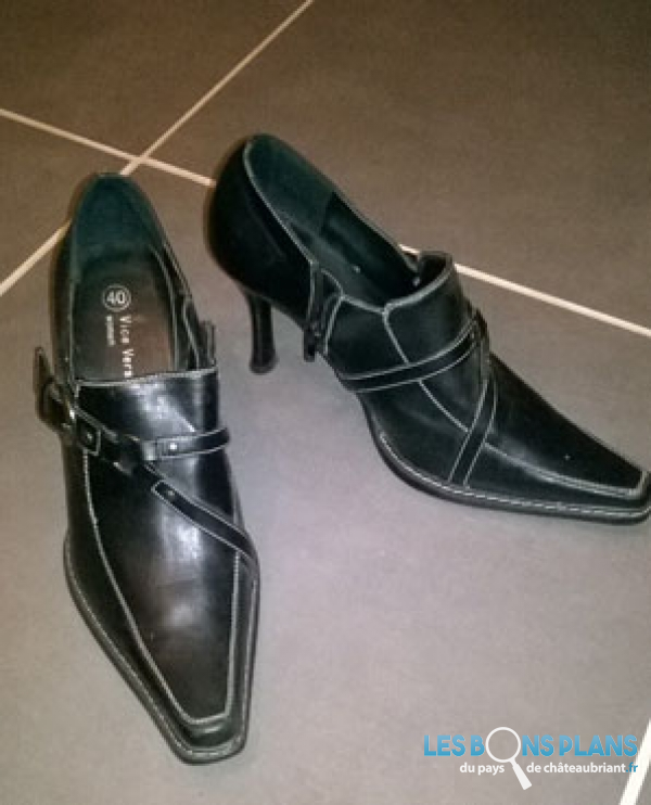 Chaussures noires bouts carrés
