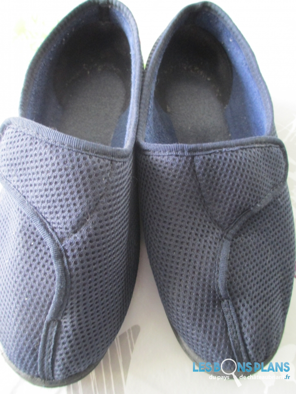 Chaussons bleu marine pour pieds larges