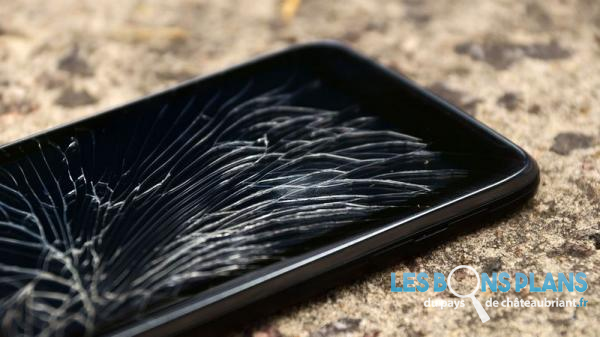 Cherche smartphone avec vitre cassé
