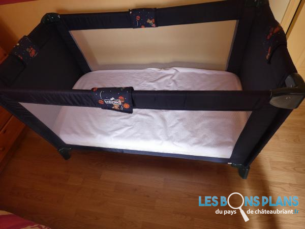 lit parapluie bébé avec matelas confortable